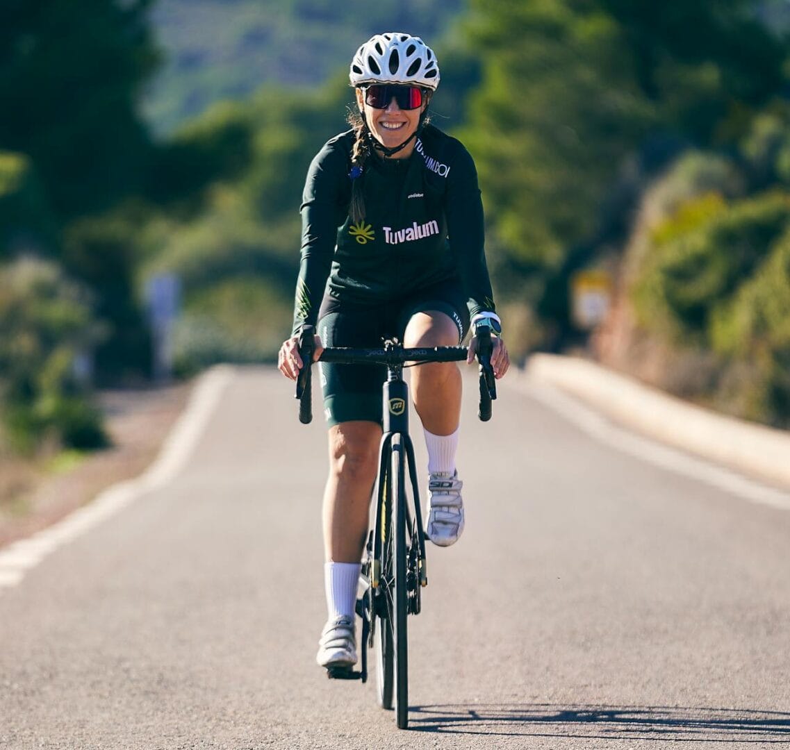 women-cyclist.jpg